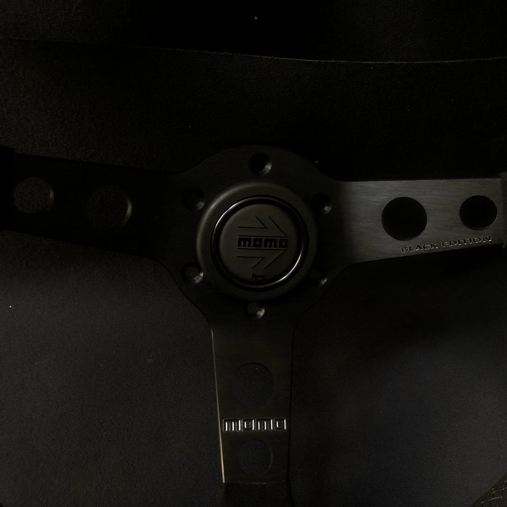 Volante Momo Black Edition Suede