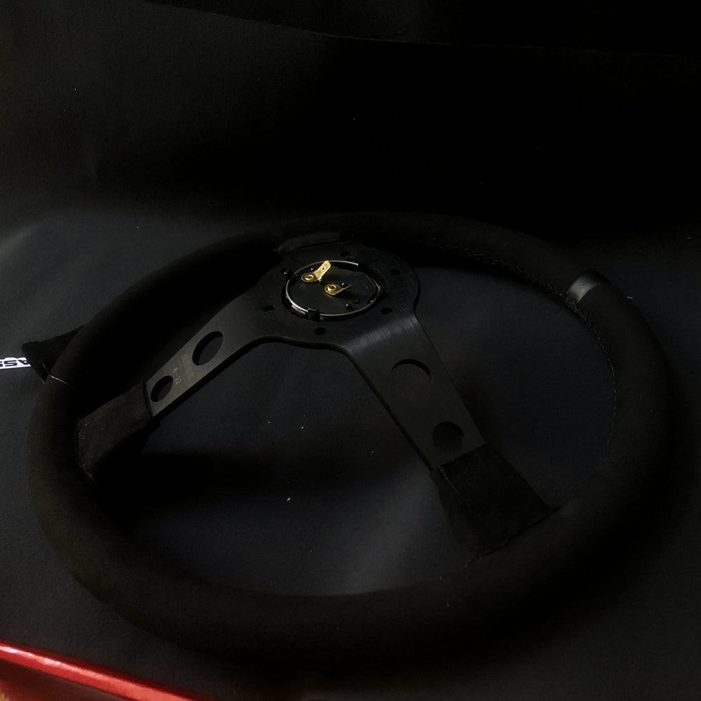 Volante Momo Black Edition Suede