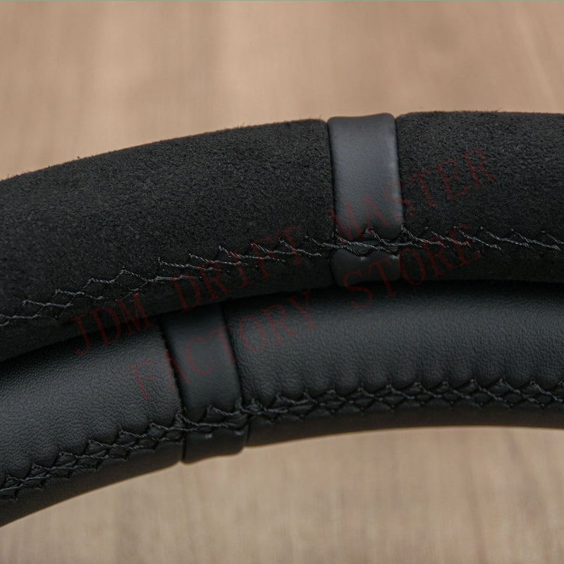 Volante Momo Black Edition Suede